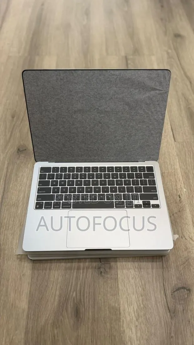New Laptop Apple MacBook Air 2024 M3 16GB Apple M3 SSD 256GB · Photo 1