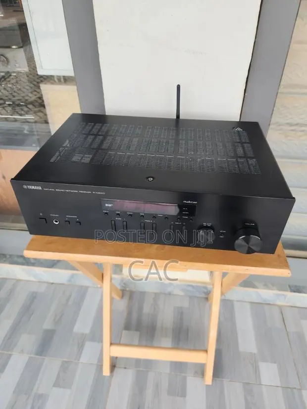Yamaha Network Receiver R-N303d Bluetooth Wifi · Photo 1