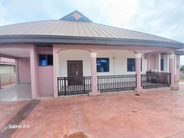3bdrm House in Tech Apemso Knust, Kumasi Metropolitan for rent · Photo 1