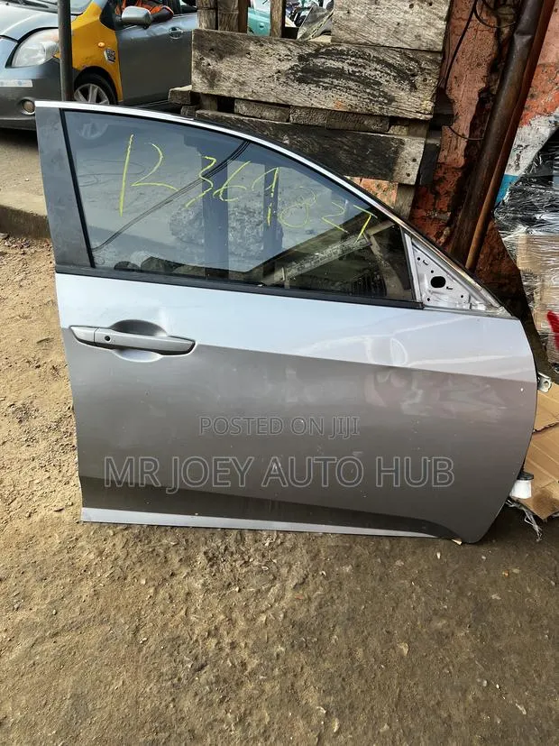 Honda Civic 2016 2017 2018 2019 2020 2021 Front Right Door Available · Photo 1