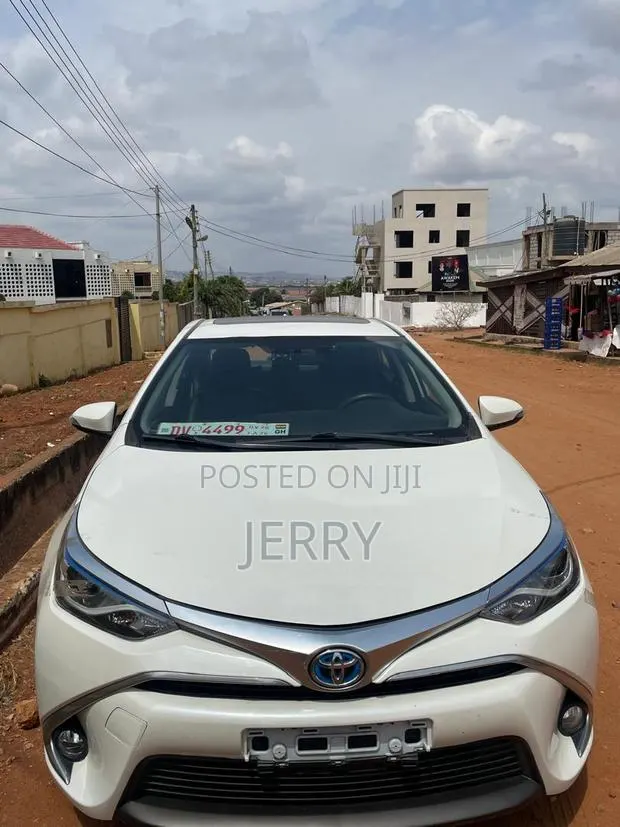 Toyota Levin Hybrid Elite Sunroof 2018 White · Photo 1
