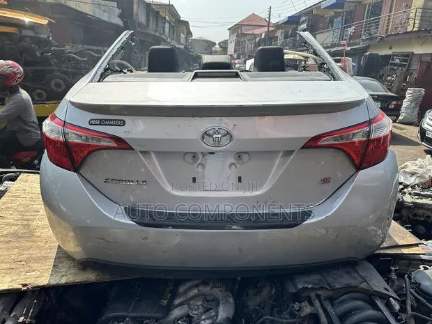 Toyota Corolla 2016 Back Cut · Photo 1