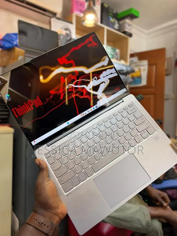 Laptop Lenovo 16GB Intel Core i7 SSD 1T · Photo 1