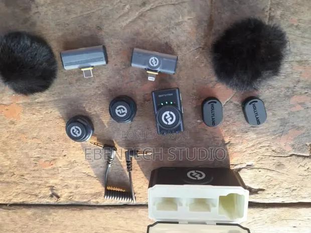 Hollyland Lark M2 Lapel Microphone for Rent · Photo 1