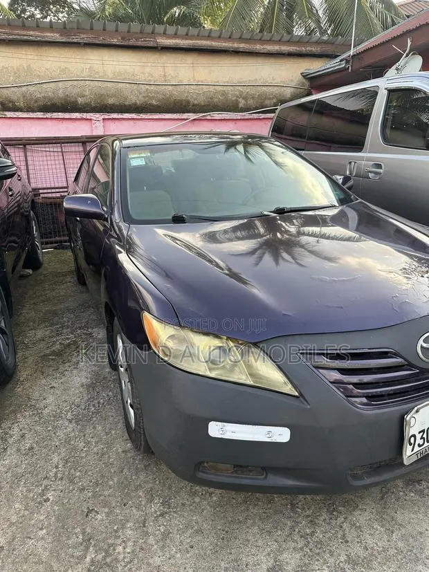 Toyota Camry LE 4dr Sedan (2.5L 4cyl 6AM) 2010 Purple · Photo 1