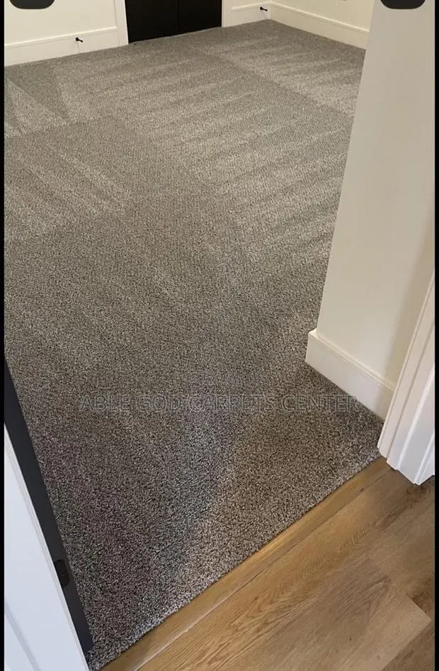 Gray Fluffy Woolen Carpets for Bedroom, Living Room and Office · Photo 1