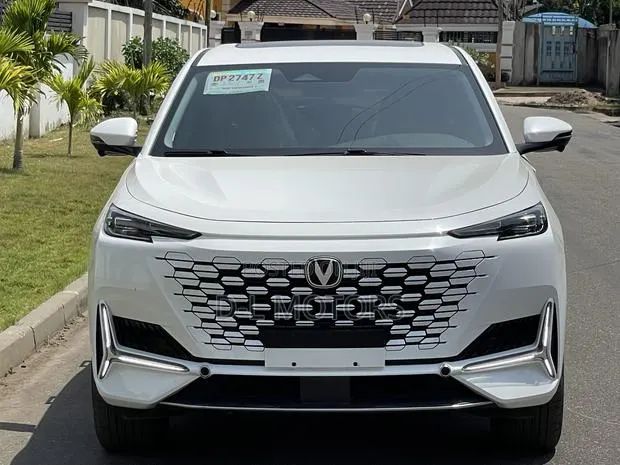 Changan UNI-K 2.0 Petrol AWD 2025 White · Photo 1
