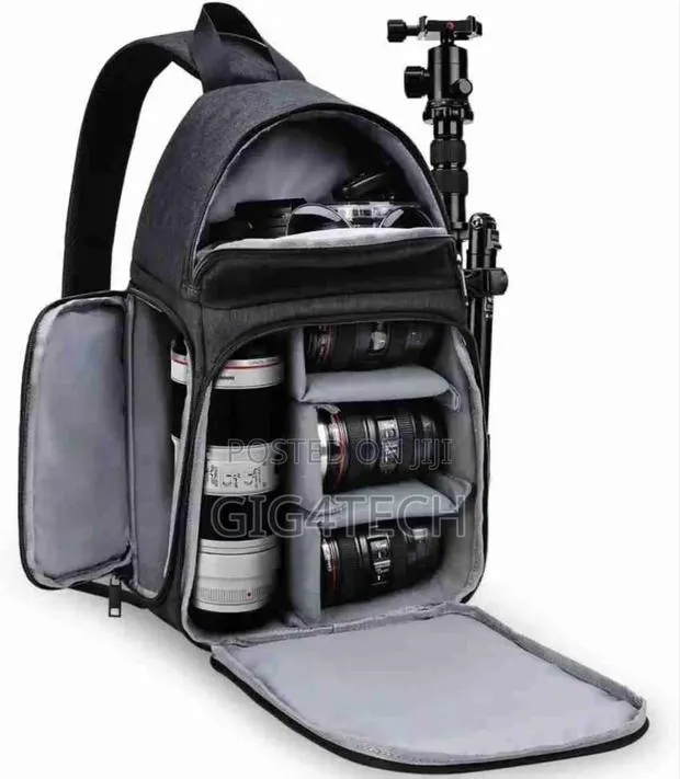 Camera Bag With Partitions and Tripod Holder · Photo 1