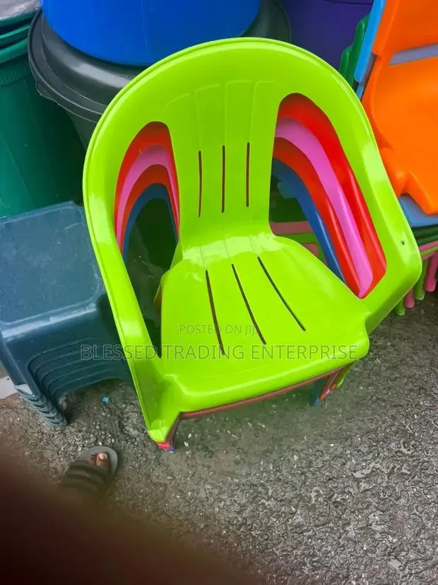 Kids Plastic Chairs · Photo 1