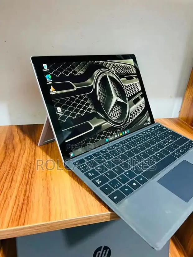 Laptop Microsoft Surface Pro 5 8GB Intel Core i5 SSD 256GB · Photo 1
