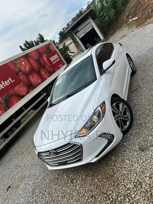 Hyundai Elantra Limited 2018 White · Photo 1