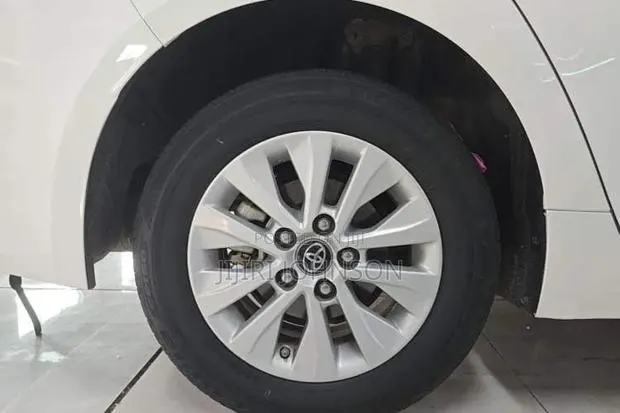 Toyota Corolla 2022 White · Photo 1