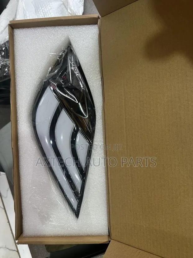 Toyota Camry 2018 2019 2020 2021 Foglight Fog Lights Covers · Photo 1