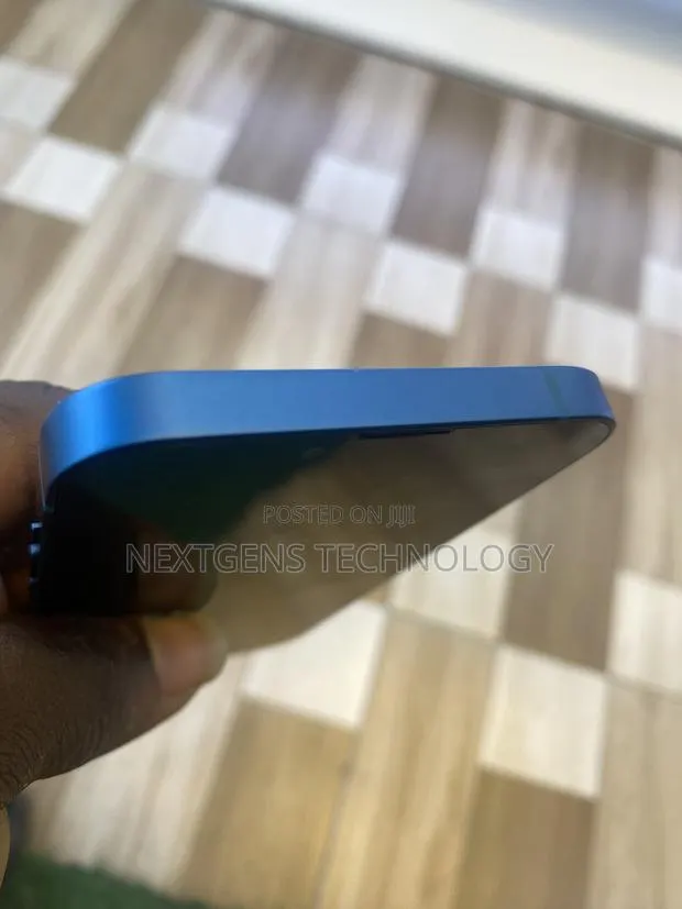 Apple iPhone 13 128 GB Blue · Photo 1