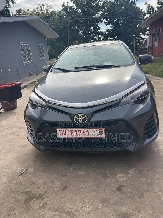 Toyota Corolla 2016 Gray · Photo 2