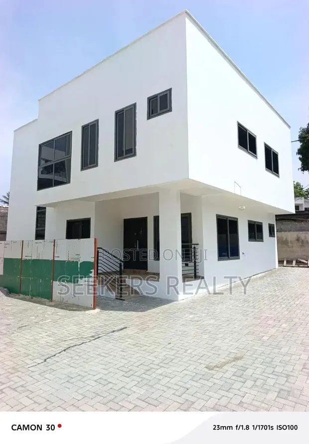 3bdrm Townhouse / Terrace in Seekers Realty, US Embassy Area for rent · Photo 1