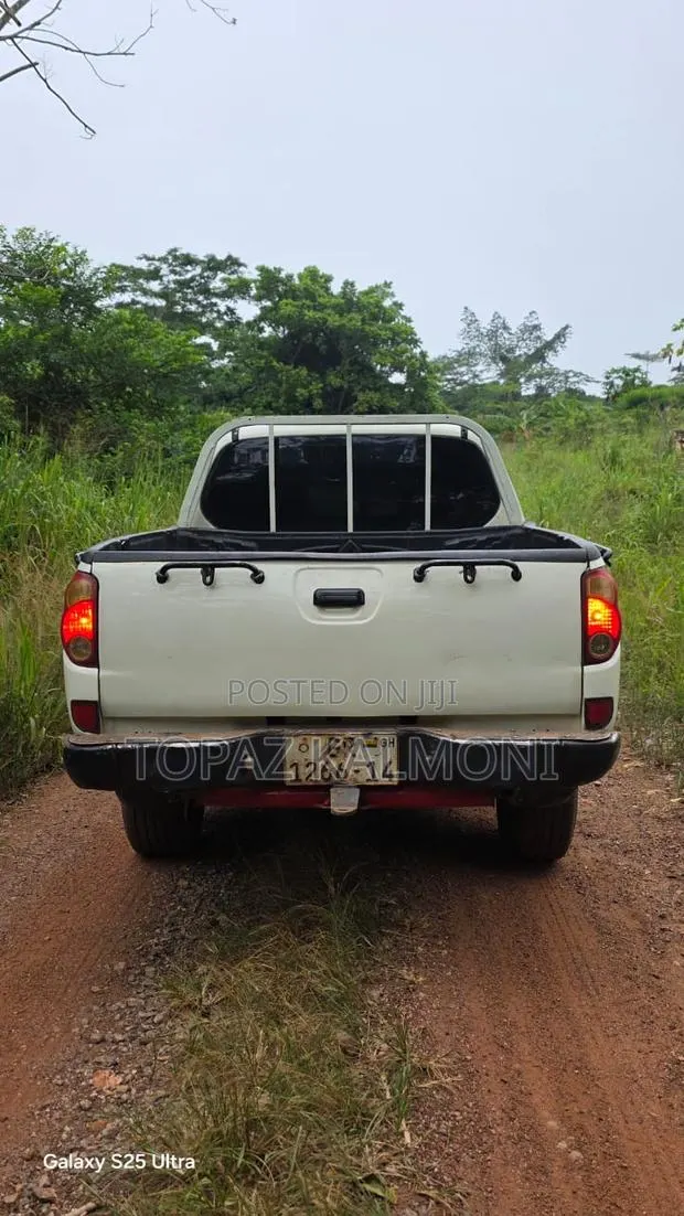 Mitsubishi L200 2014 White · Photo 1