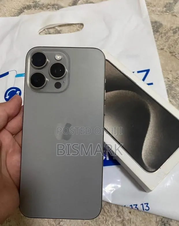 Apple iPhone 15 Pro Max 512 GB Silver · Photo 1