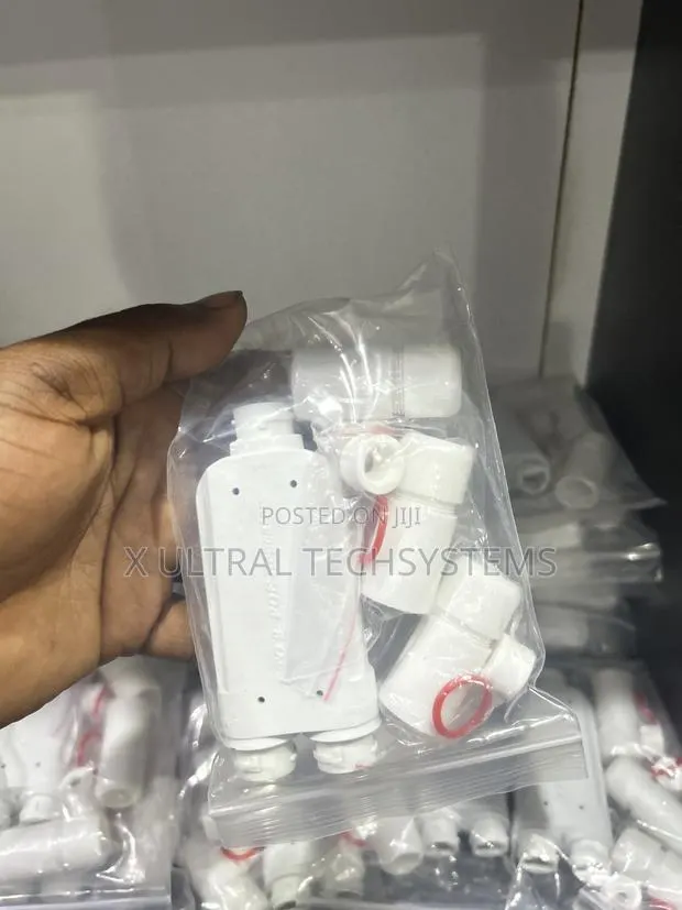 Waterproof Poe Extender 1 In 2 Out · Photo 1