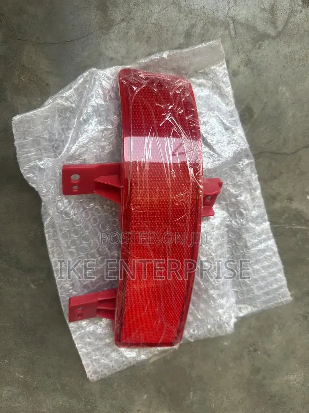 Honda CRV Back Bumper Reflector 2020,2021,2022 · Photo 1