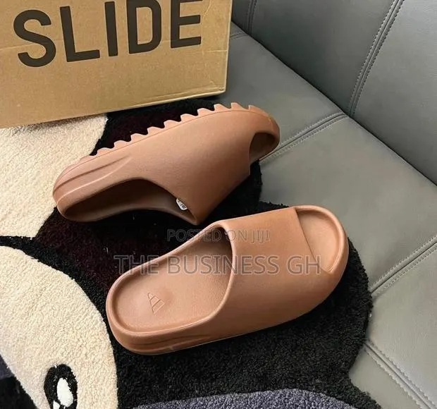 Adidas Yeezy Slides · Photo 1