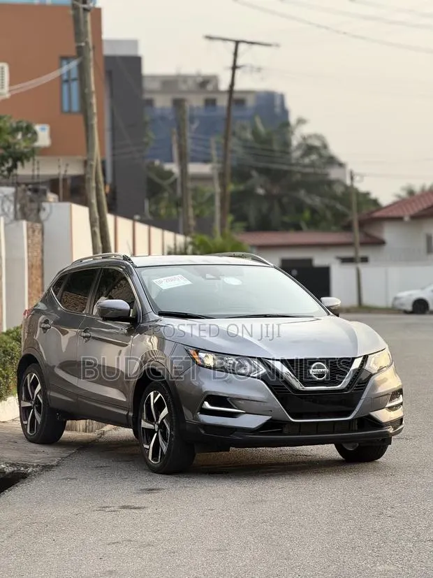 Nissan Qashqai 2021 Gray · Photo 1