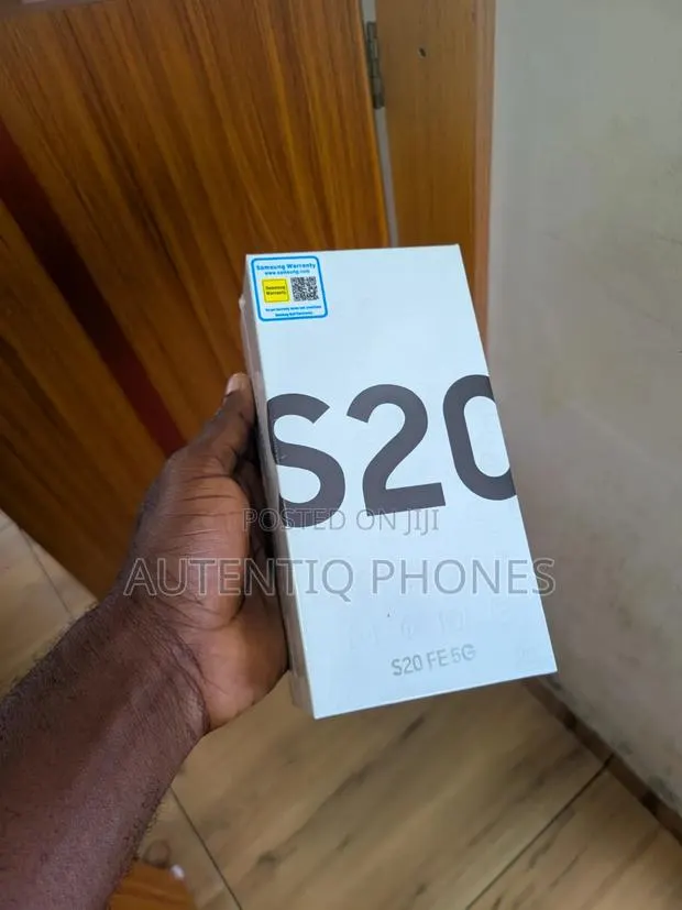 New Samsung Galaxy S20 FE 128 GB Blue · Photo 1