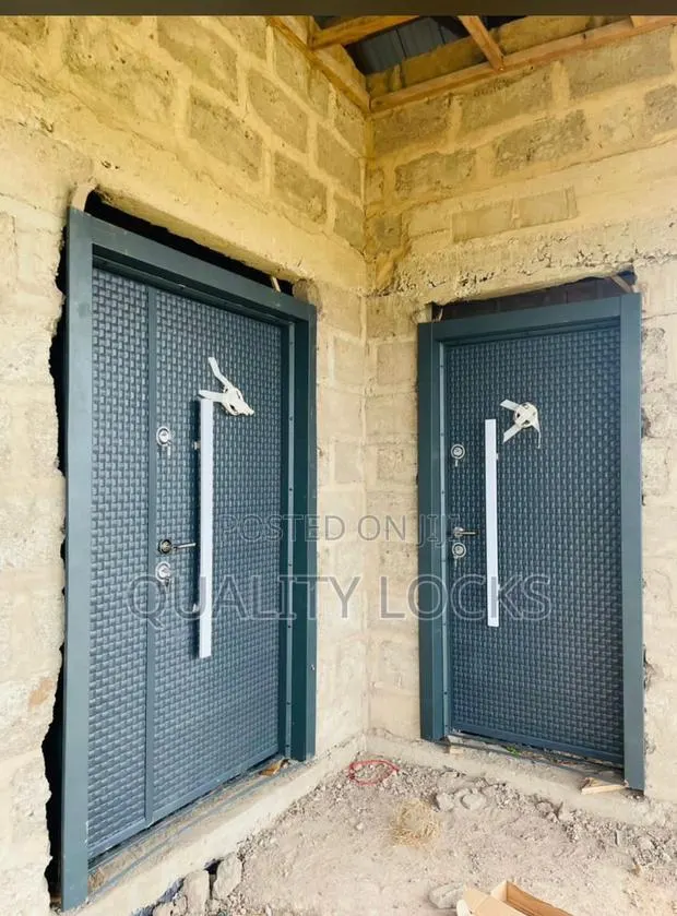 Customized Full Metal Security Door · Photo 1