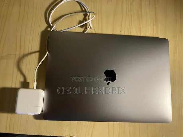 Laptop Apple MacBook Pro 2021 M1 8GB Apple M1 SSD 256GB · Photo 1