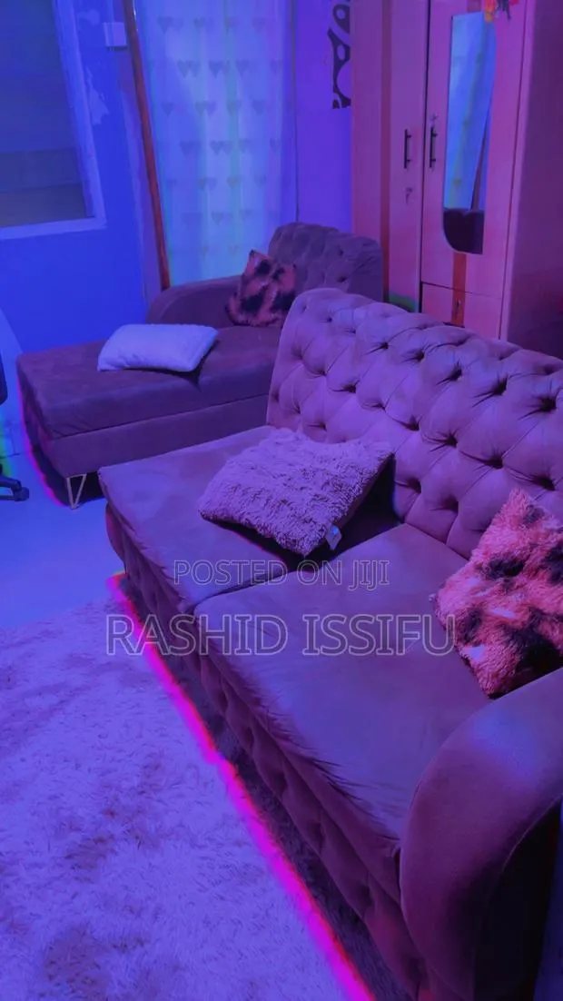 4 Seater L Shape Italian Sofa · Photo 1