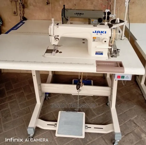 Jaki Industrial Sewing Machine · Photo 1
