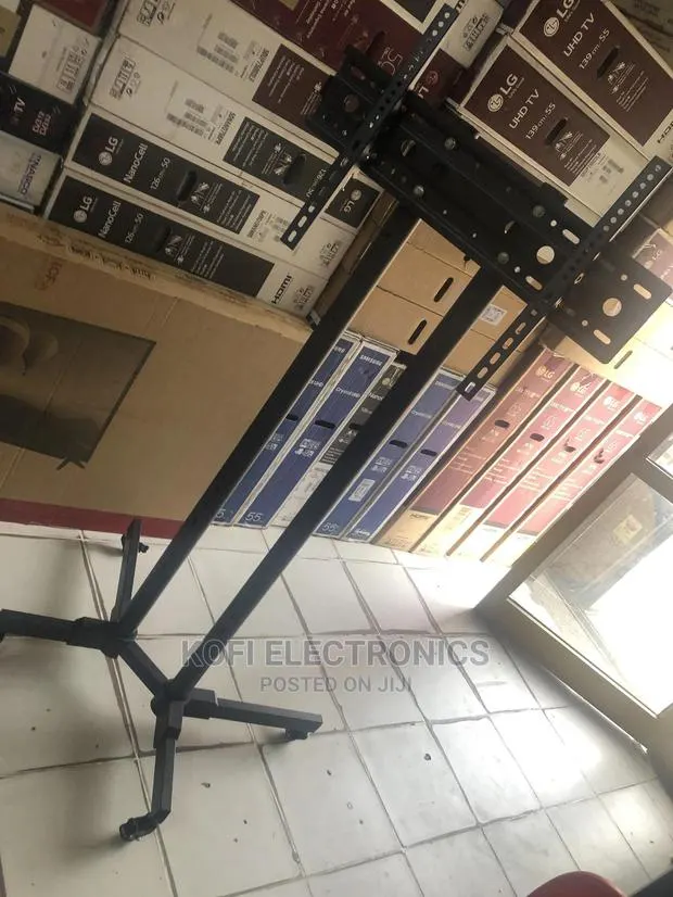 Portable TV Stand/Trolley For LED/LCD 32-70" With Shelf · Photo 1
