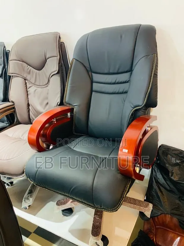 Executive Office Chair With Arm · Photo 1