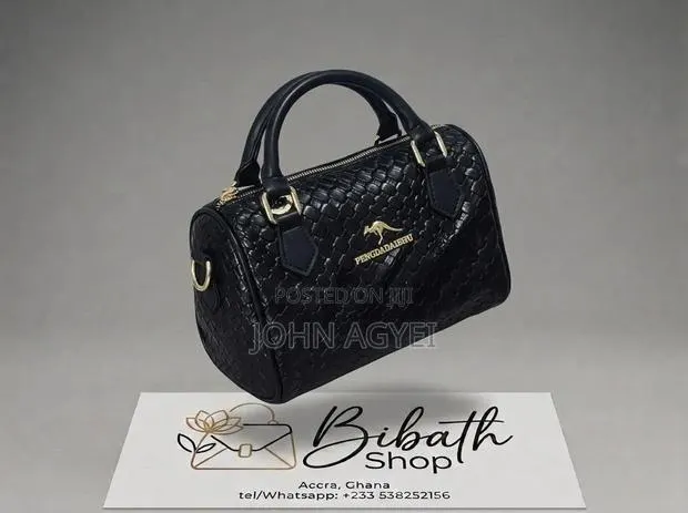 Stylish Black Structured Handbag · Photo 1