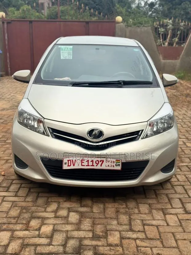 Toyota Vitz 1.3 FWD 5dr 2015 Beige · Photo 1