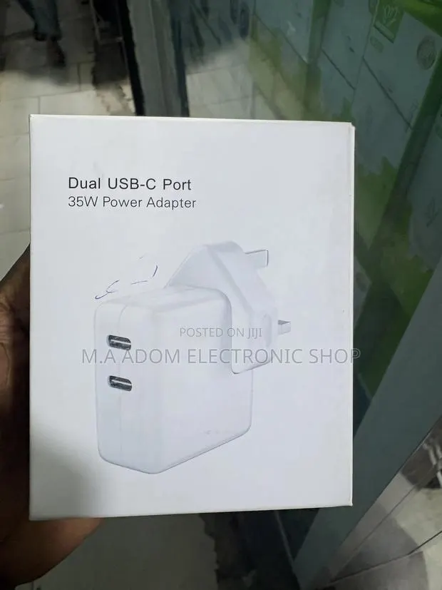Dual 35w Type C Head Charger · Photo 1