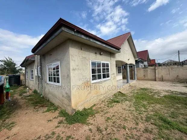 3bdrm House in Ayikai Doblo Kas, Amasaman for sale · Photo 3