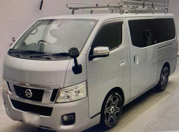 Nissan Caravan (Urvan) 2012 Silver · Photo 1