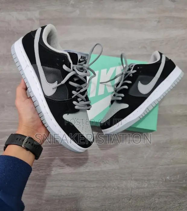 Nike Sb Dunk Low Shadow Sneaker · Photo 1