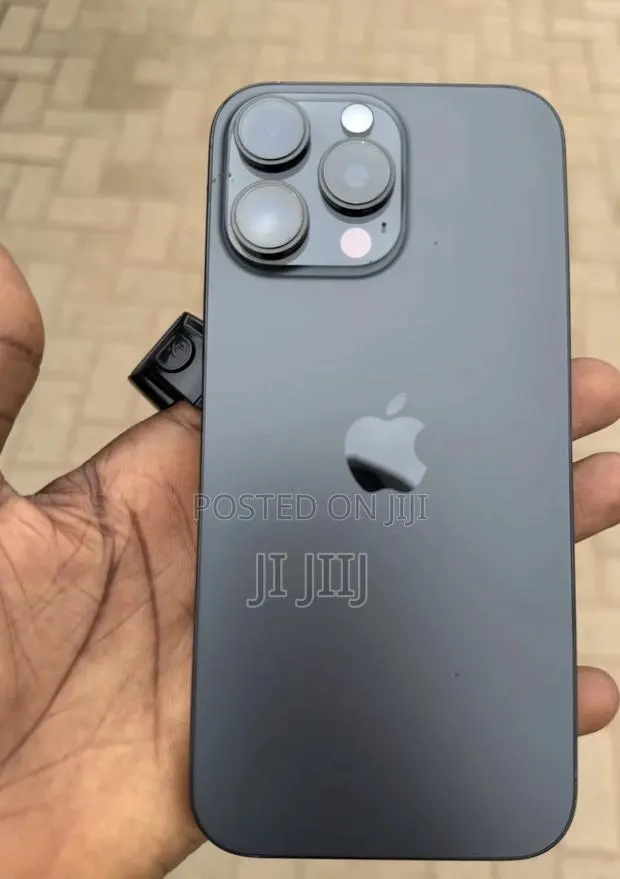Apple iPhone 16 Pro 128 GB Black · Photo 1