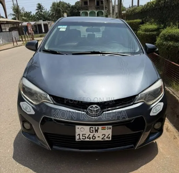 Toyota Corolla 2015 Gray · Photo 1