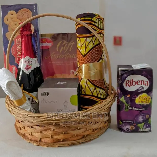 Mother's Day Gift Hamper With Cloth · Photo 1