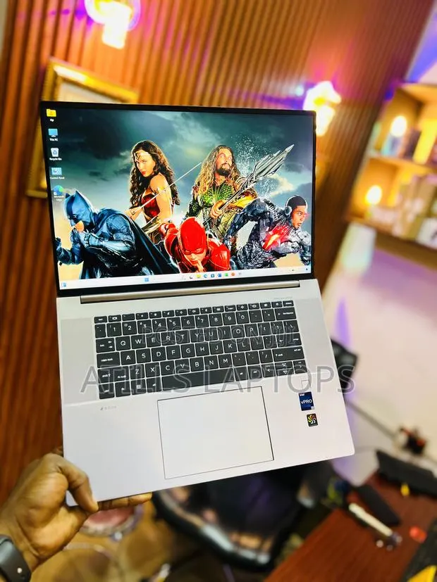 Laptop HP ZBook Studio 16GB Intel Core i7 SSD 1T · Photo 1