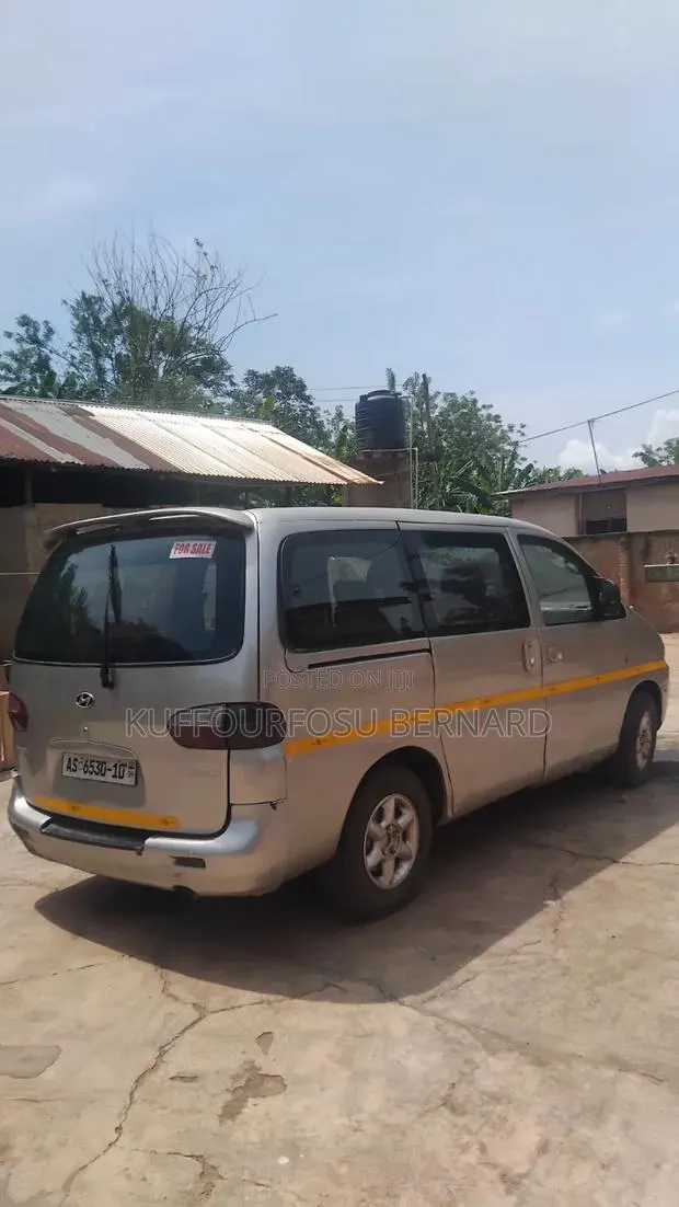 Hyundai Starex 2003 Silver · Photo 1