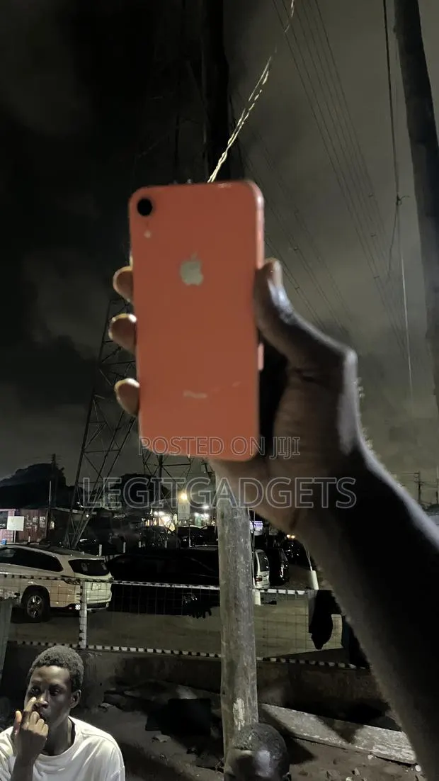 Apple iPhone XR 64 GB Orange · Photo 1
