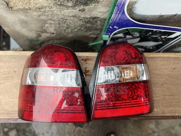 Toyota Highlander 2005 Taillight · Photo 1