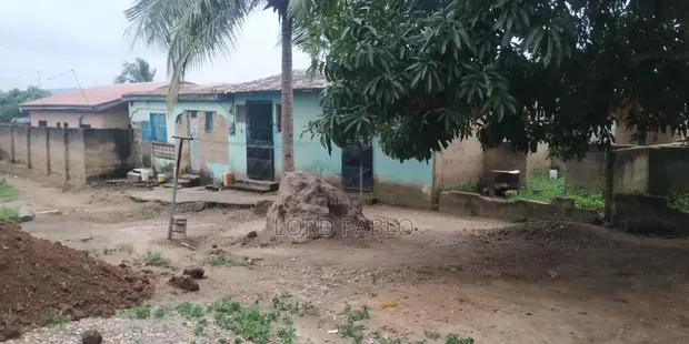 4 Single Room Self-Contain and 2 Uncompleted Single for Sale · Photo 1