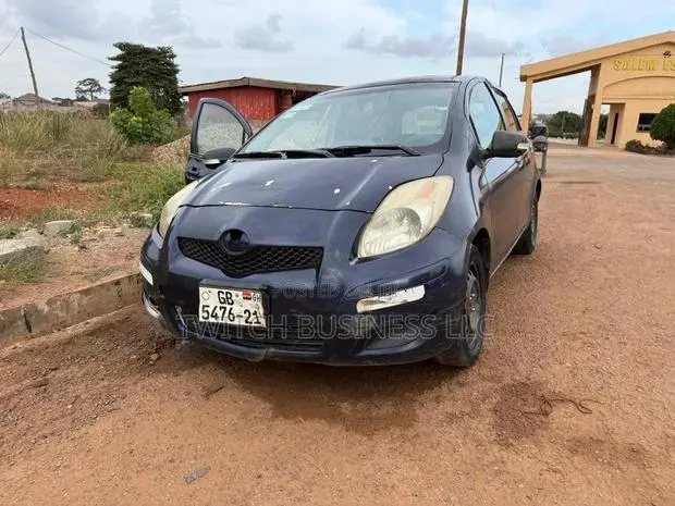 Toyota Vitz 2010 Blue · Photo 1
