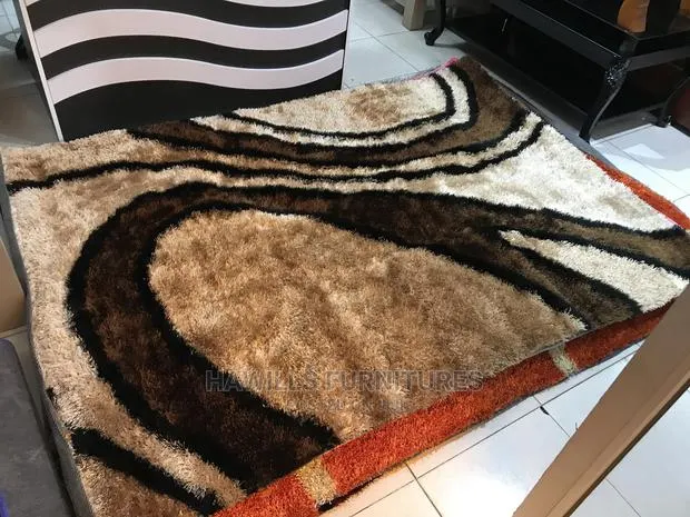 Center Carpet · Photo 1