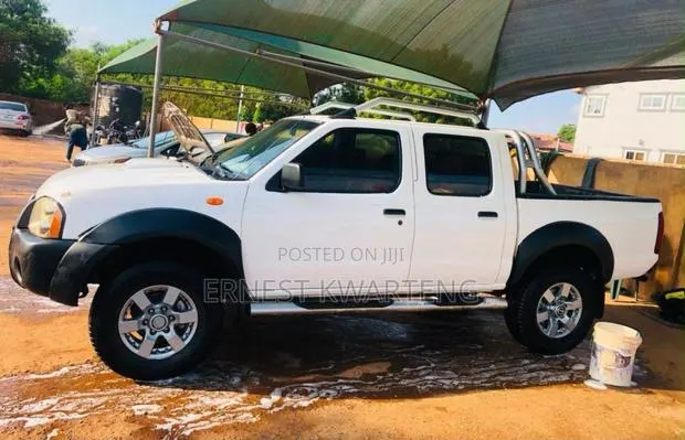 Nissan Hardbody 2016 White · Photo 1